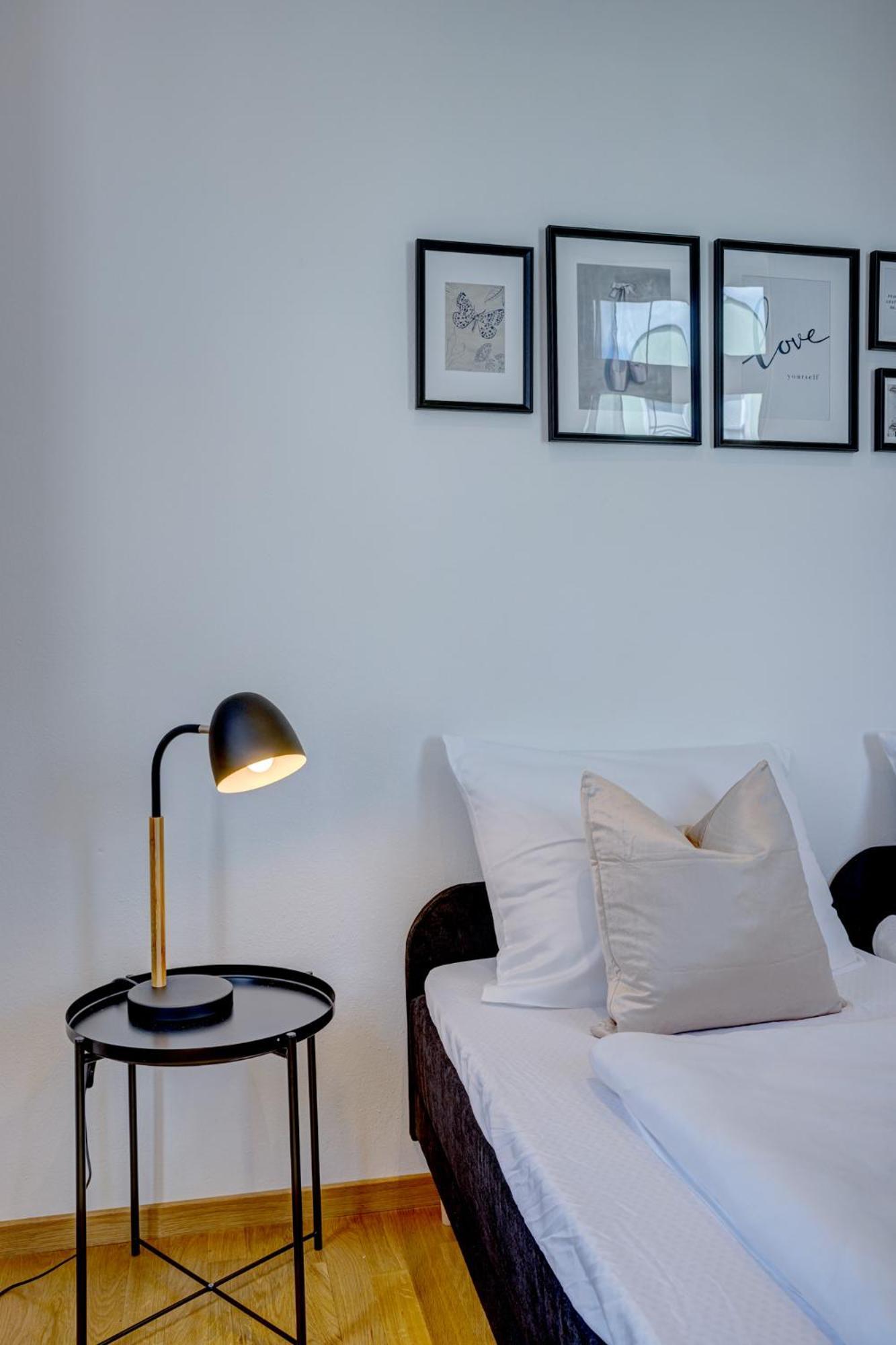 Kaza Guesthouse, Centrally Located 2 & 3 Bedroom Apartments In Augsburg Exterior photo